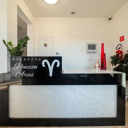 招待所 Aries 3*