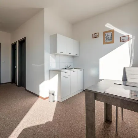 Aries 招待所 尼特拉